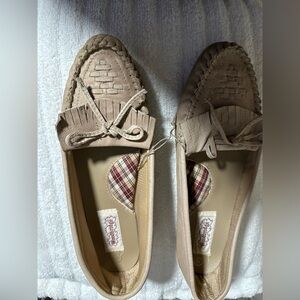 Vintage Woodbridge Women's Tan Leather Moccasins. Size 10 NWOT